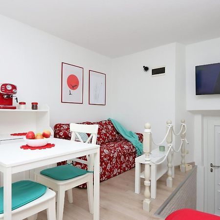 Sha La La - Charming, Unique Studio In A Historic Building Next To A Castle, Wifi, Smart Tv, Washer-Dryer Bakar Buitenkant foto