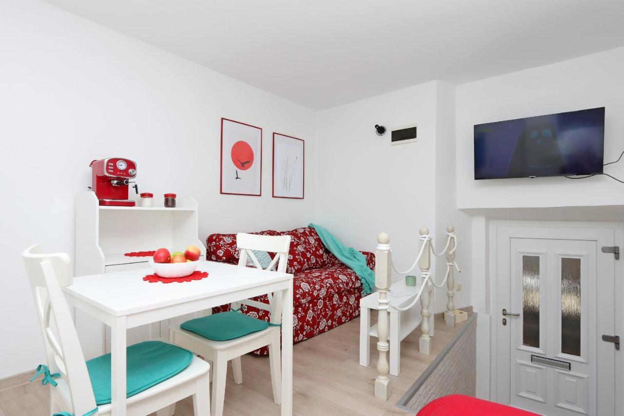 Sha La La - Charming, Unique Studio In A Historic Building Next To A Castle, Wifi, Smart Tv, Washer-Dryer Bakar Buitenkant foto