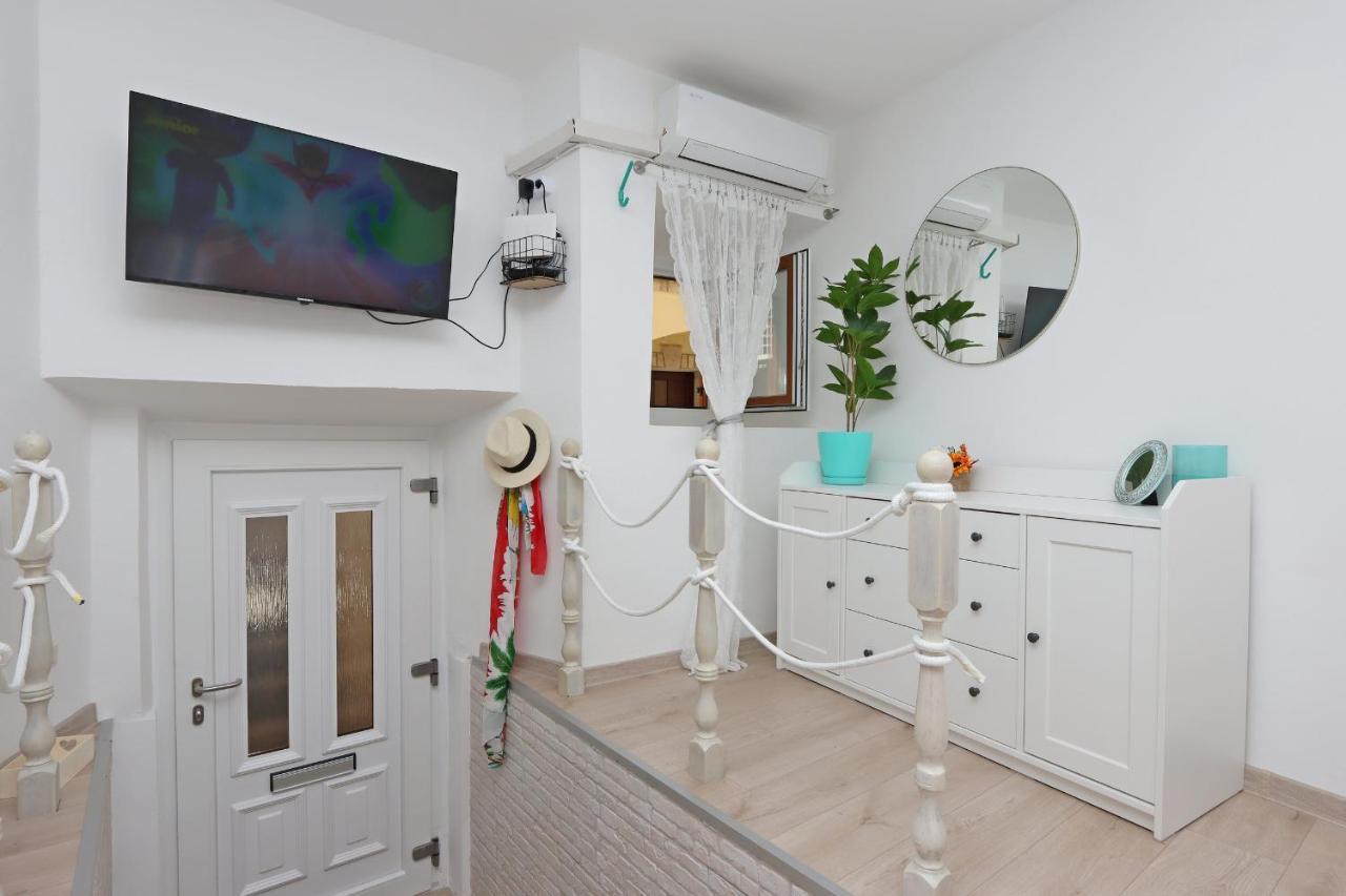 Sha La La - Charming, Unique Studio In A Historic Building Next To A Castle, Wifi, Smart Tv, Washer-Dryer Bakar Buitenkant foto